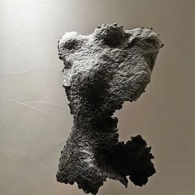 creation-et-carton-alice-ruelle-02200-lampe-sculpture-buste-homme-papier-mache-37